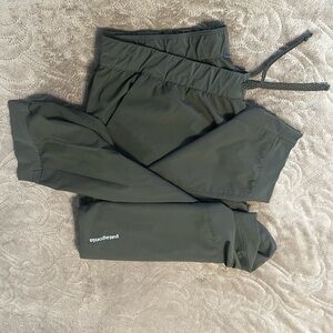 PATAGONIA Quick Dry Tech Pants in Khaki Green - Mens L, EUC